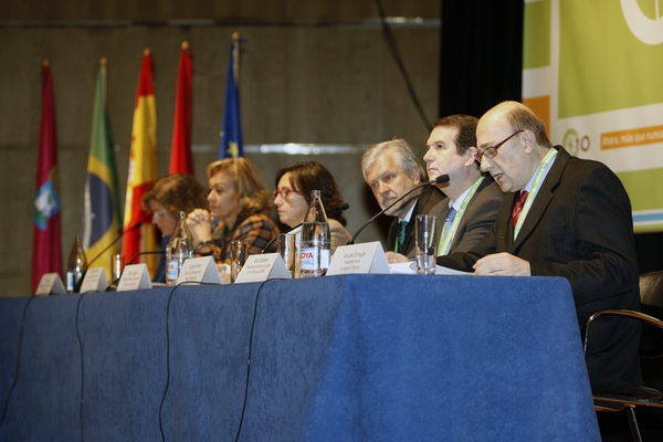 Mesa de ponentes 2